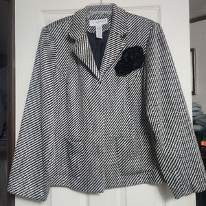 Woman's Stylish Jacket Sag Harbor Size 16 W